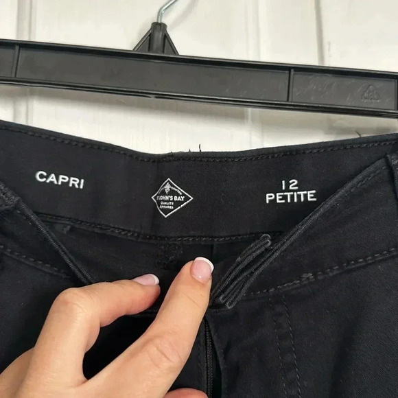 St John’s Bay Black Capri size 12 Petite - Picture 3 of 3